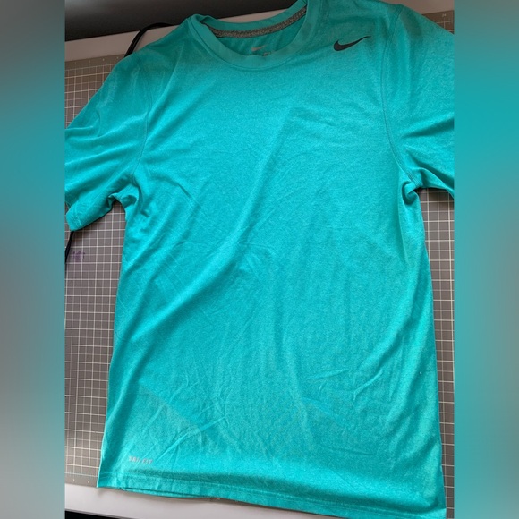 Nike dry fit top. Size Sml - Picture 2 of 7